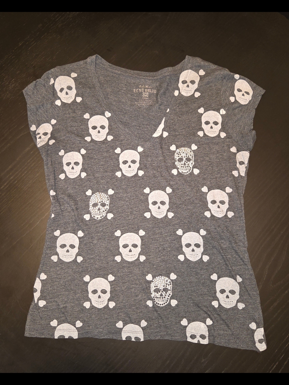 Ecko Unltd Skull Print V-neck Tee | Y2K Streetwear | Size L